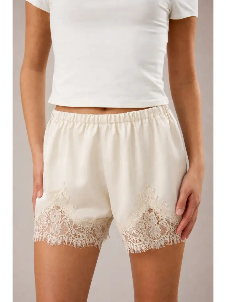Elastic Waist Mid Rise Lace Trim Shorts