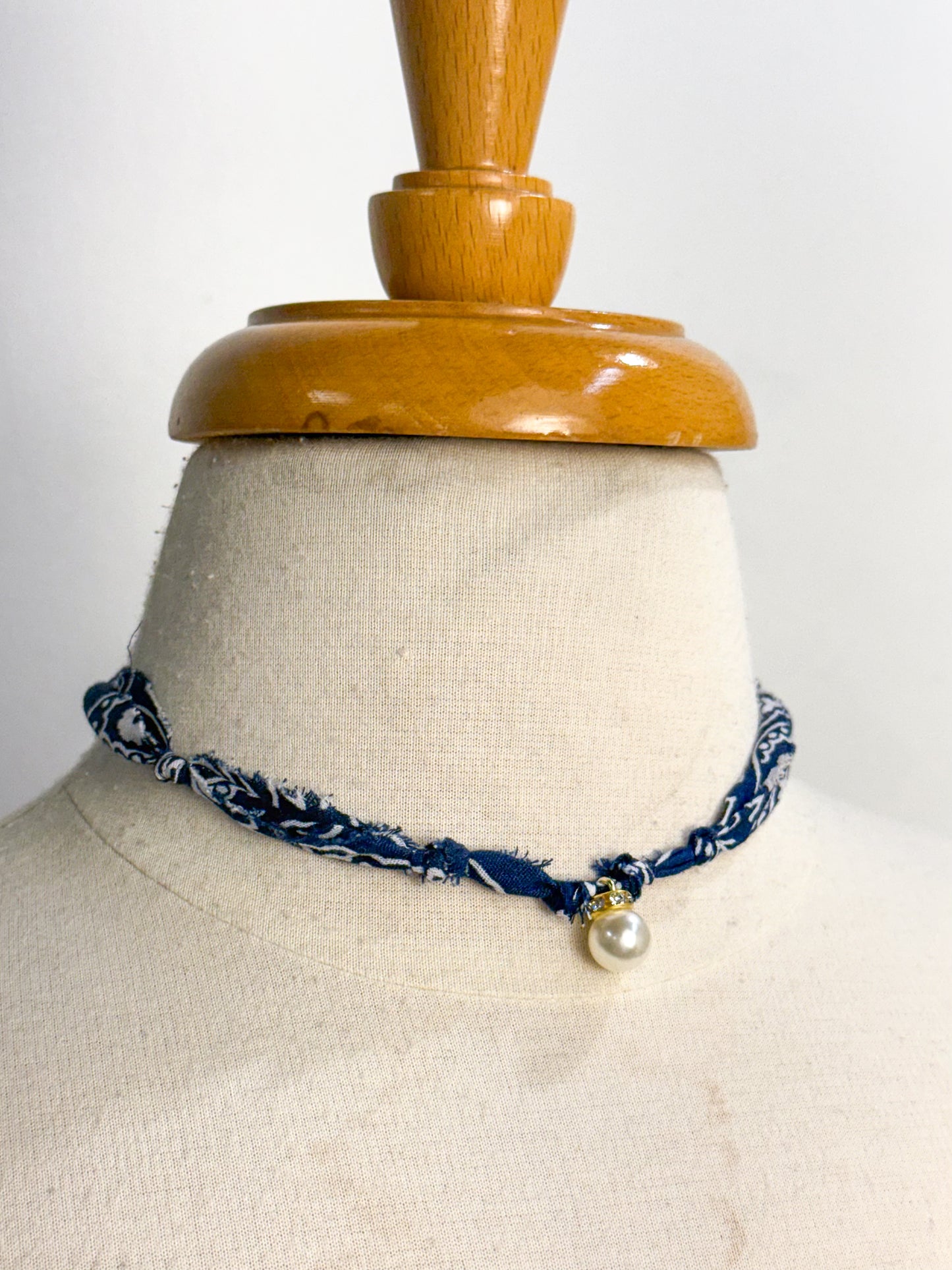 Rhinestone & Pearl Simple Bandana Necklace