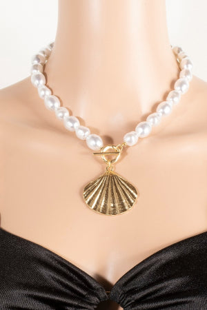 Large Clam Shell Pendant Pearl Beaded Necklace