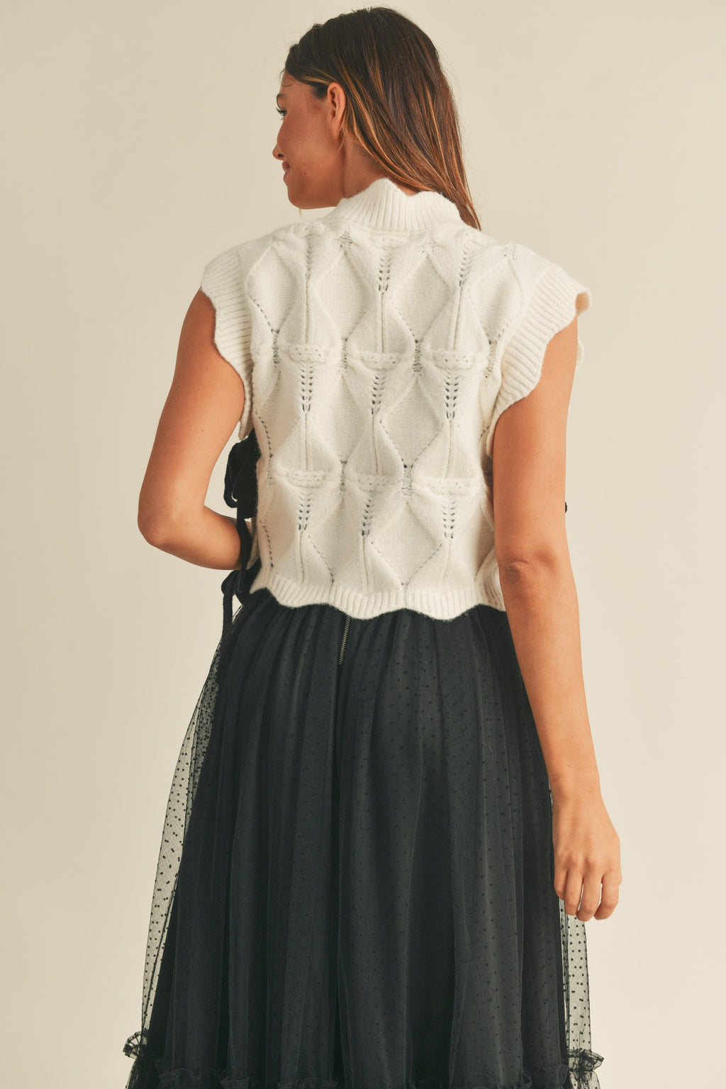 Scalloped Knit Vest With Side Bow