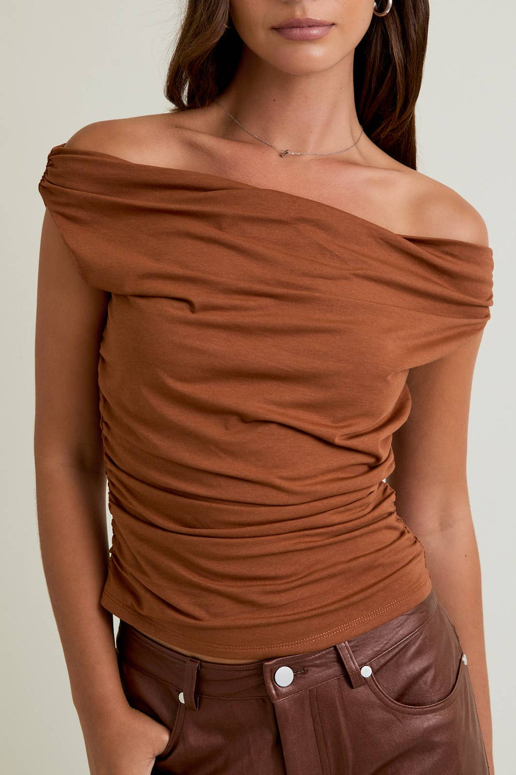 OFF THE SHOULDER TOP WITH RUCHING
