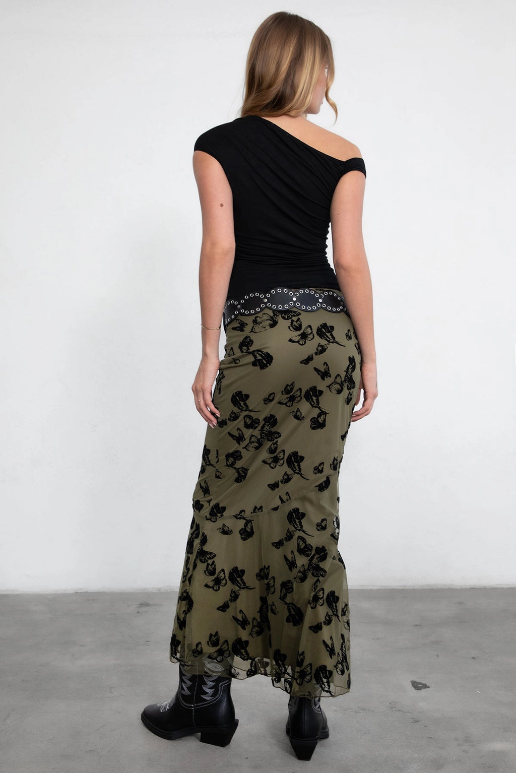 Liya Solid Lightweight One-Shoulder Top