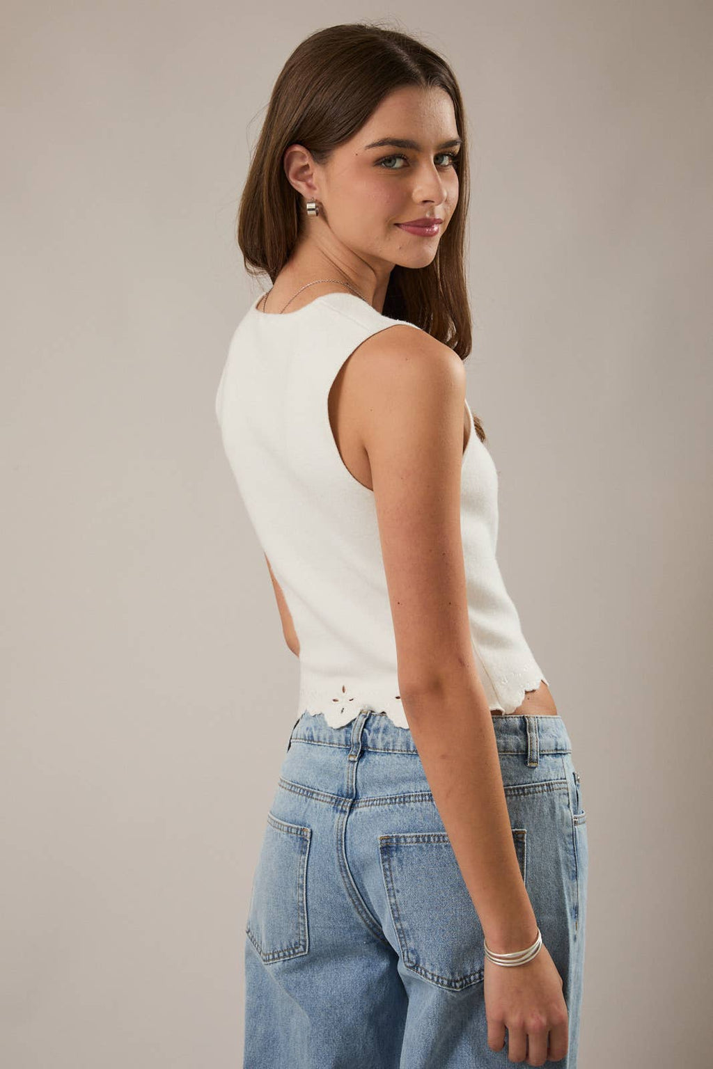 SQUARE NECK EYELET DETAIL SCALLOP HEM SLEEVELESS SWEATER TOP