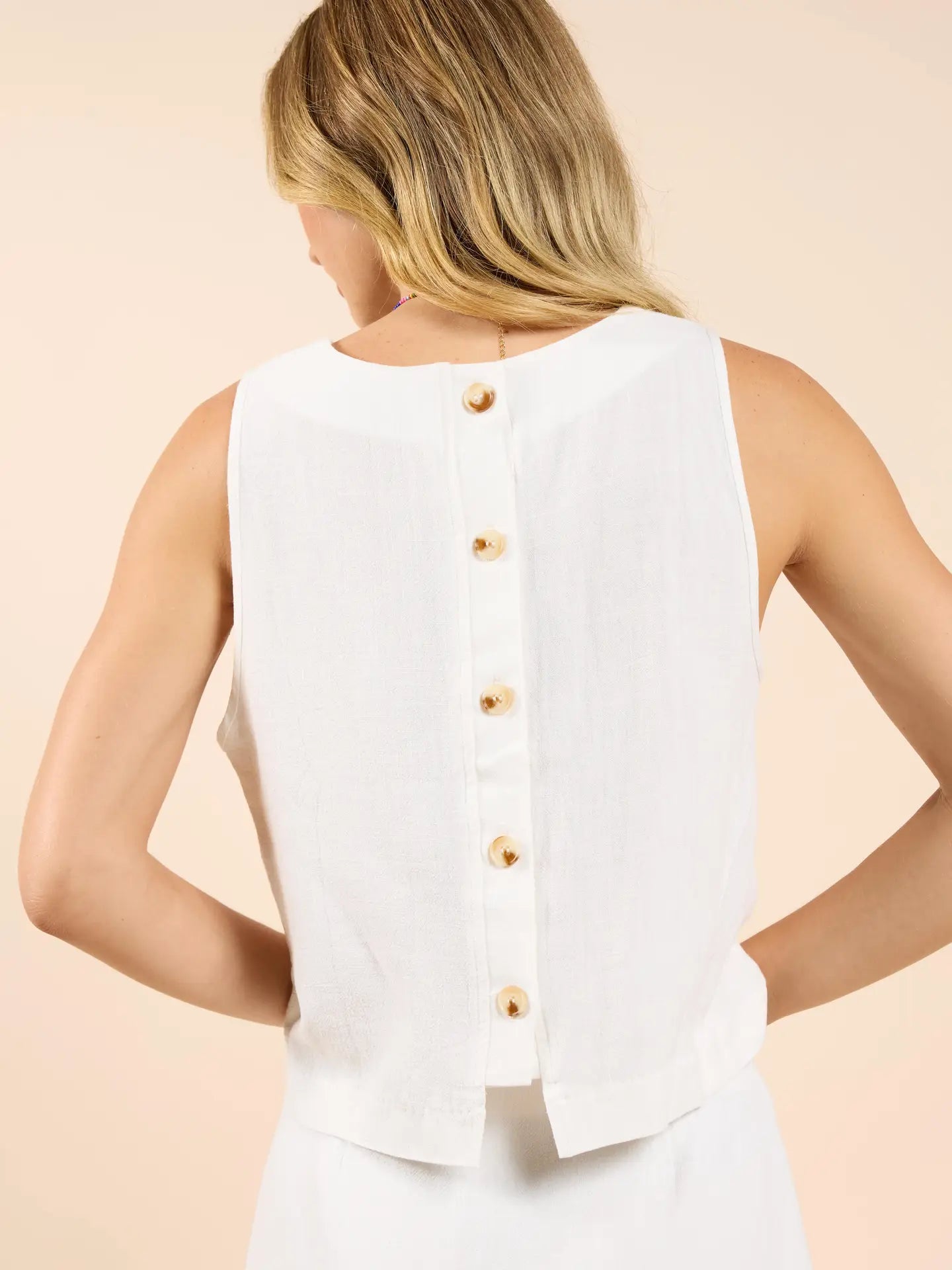 Sadie & Sage Sugarloaf Linen Button Back Tank