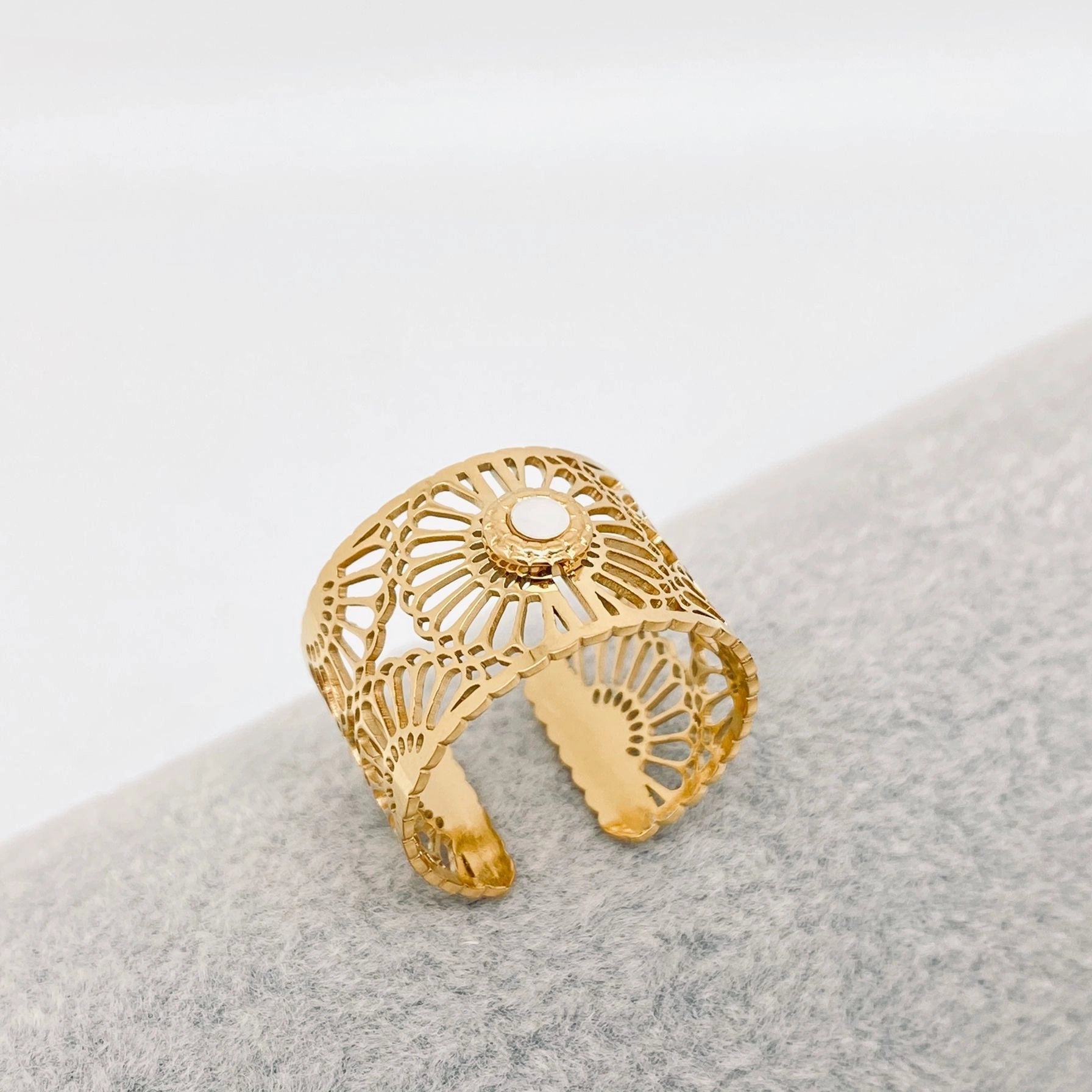 Shell Hollow Flower 14K Gold Plated Ring