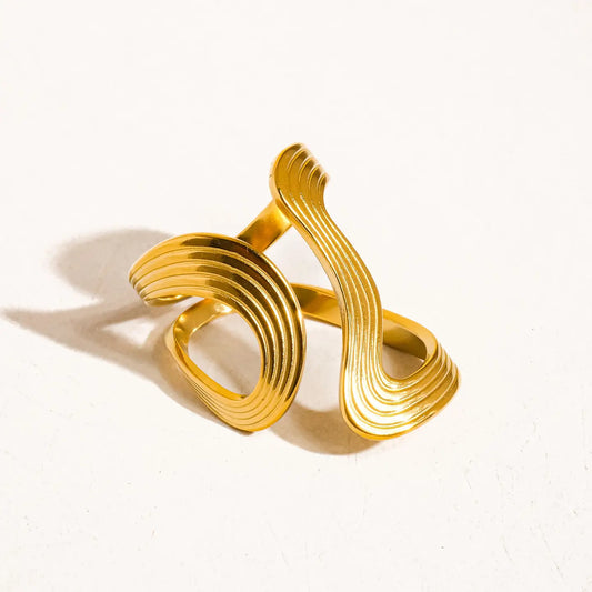 Xena 18K Gold Wavy Abstract Ring