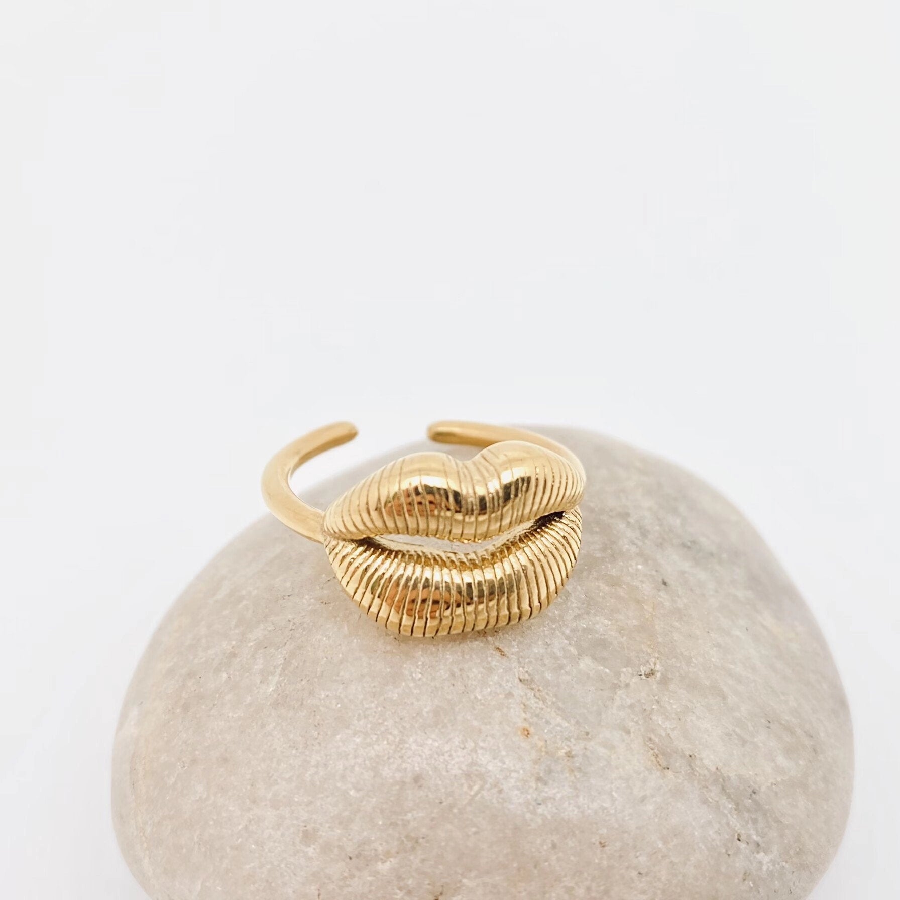 Lip Shape 18K Gold Plated Adjustable Ring