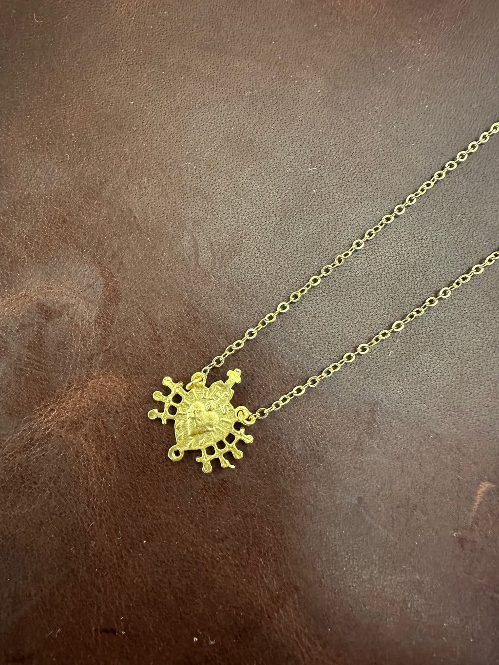 LUXE HEART AND SWORDS CHARM NECKLACE