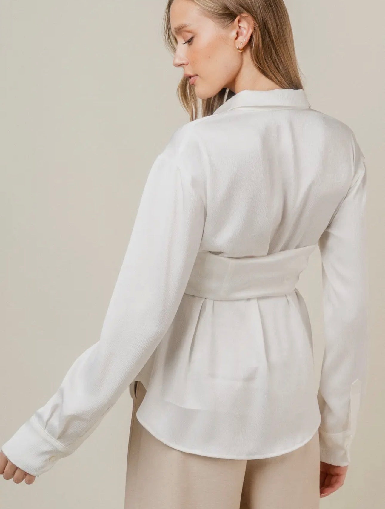 BUST COVERED COLLAR SHIRT