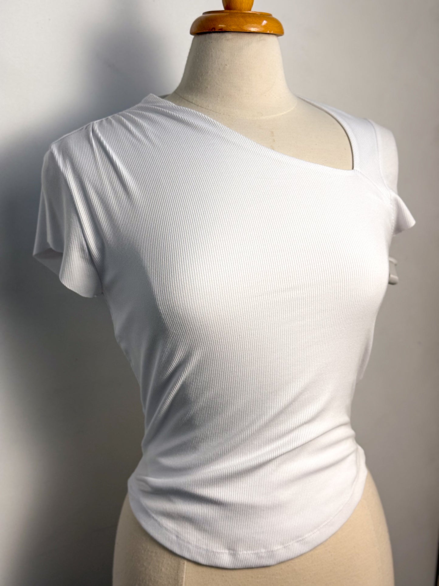 ASYMETRICAL NECK TOP
