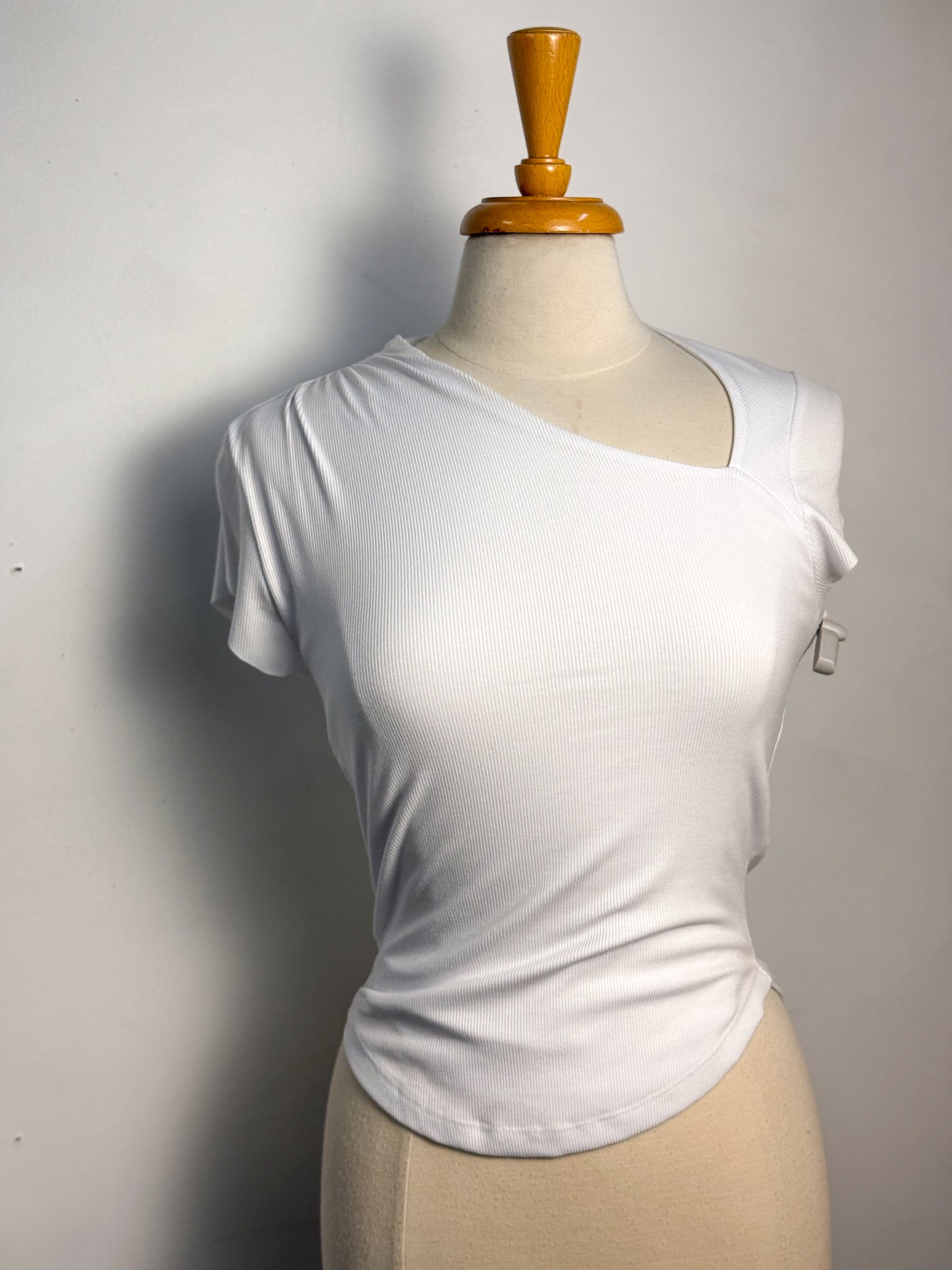 ASYMETRICAL NECK TOP