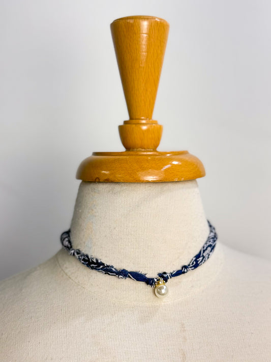 Rhinestone & Pearl Simple Bandana Necklace