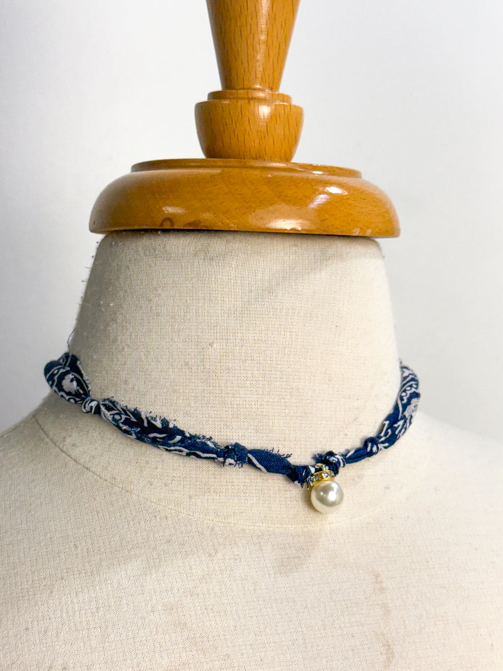 Rhinestone & Pearl Simple Bandana Necklace