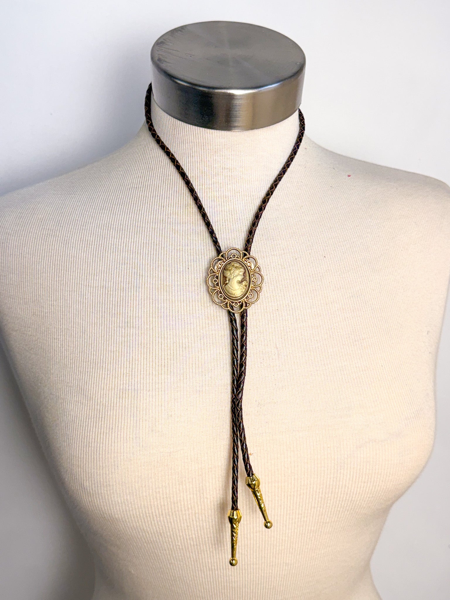 Handmade Braided Leather/Cameo Bolo