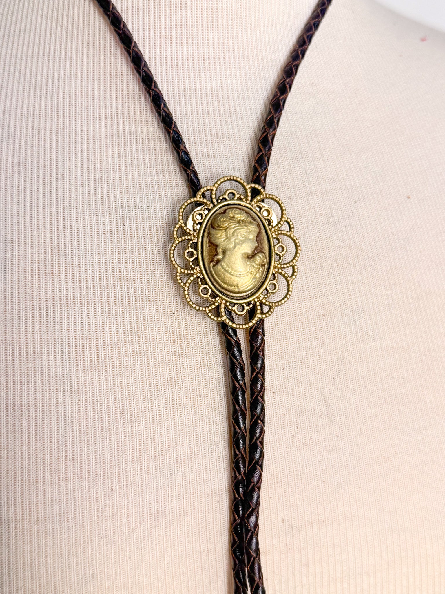 Handmade Braided Leather/Cameo Bolo