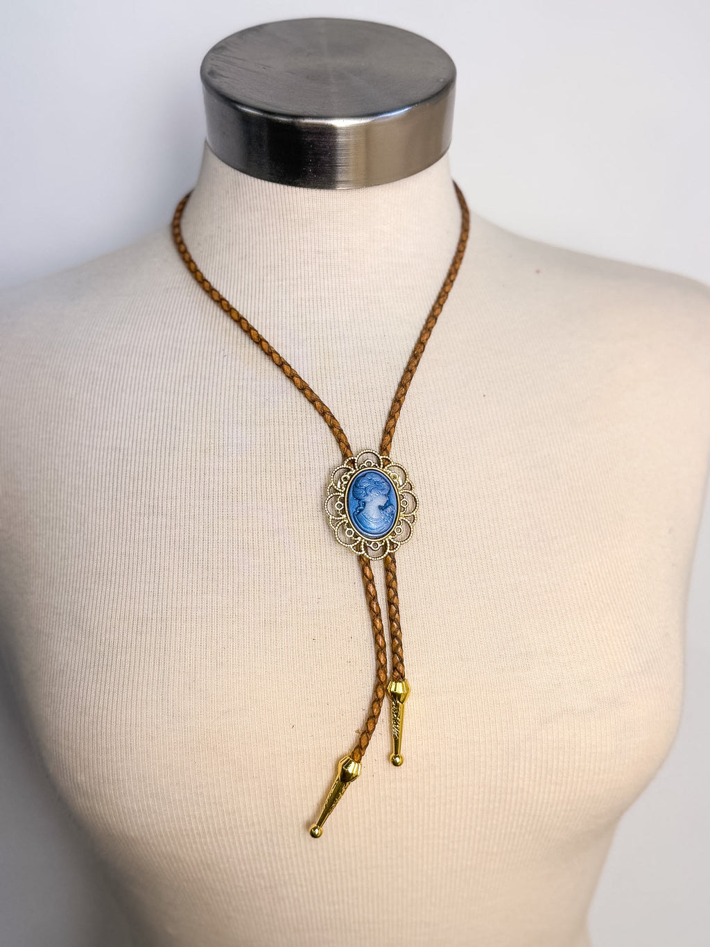 Handmade Braided Leather/Cameo Bolo