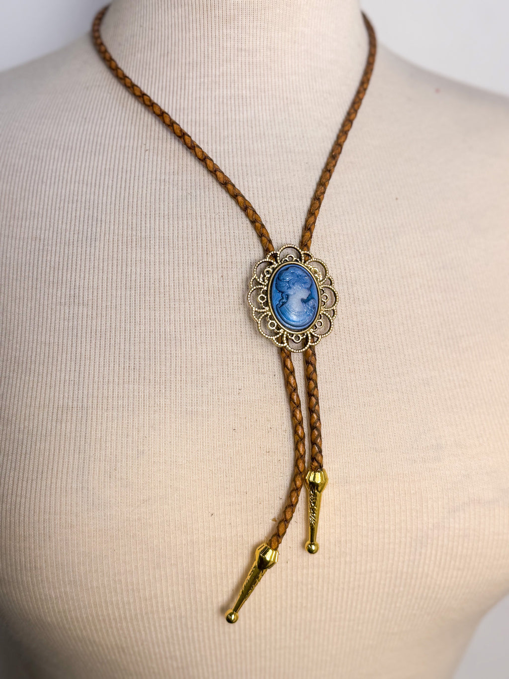 Handmade Braided Leather/Cameo Bolo