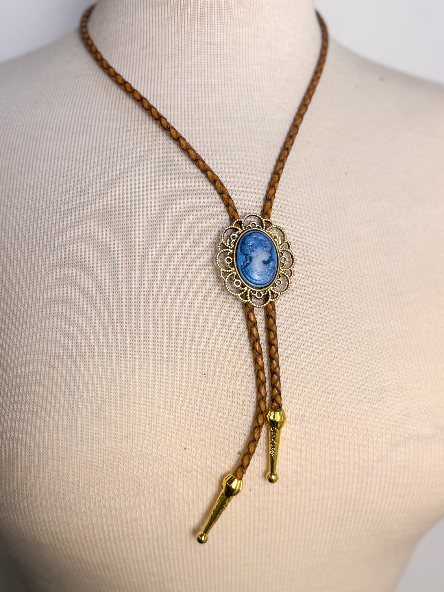 Handmade Braided Leather/Cameo Bolo