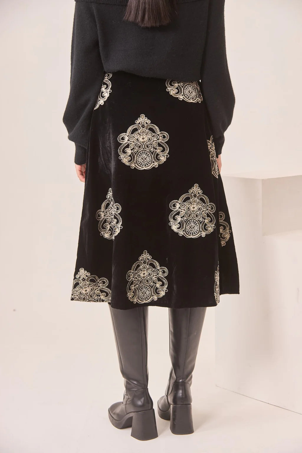 Nekane Embroidered Velvet Skirt