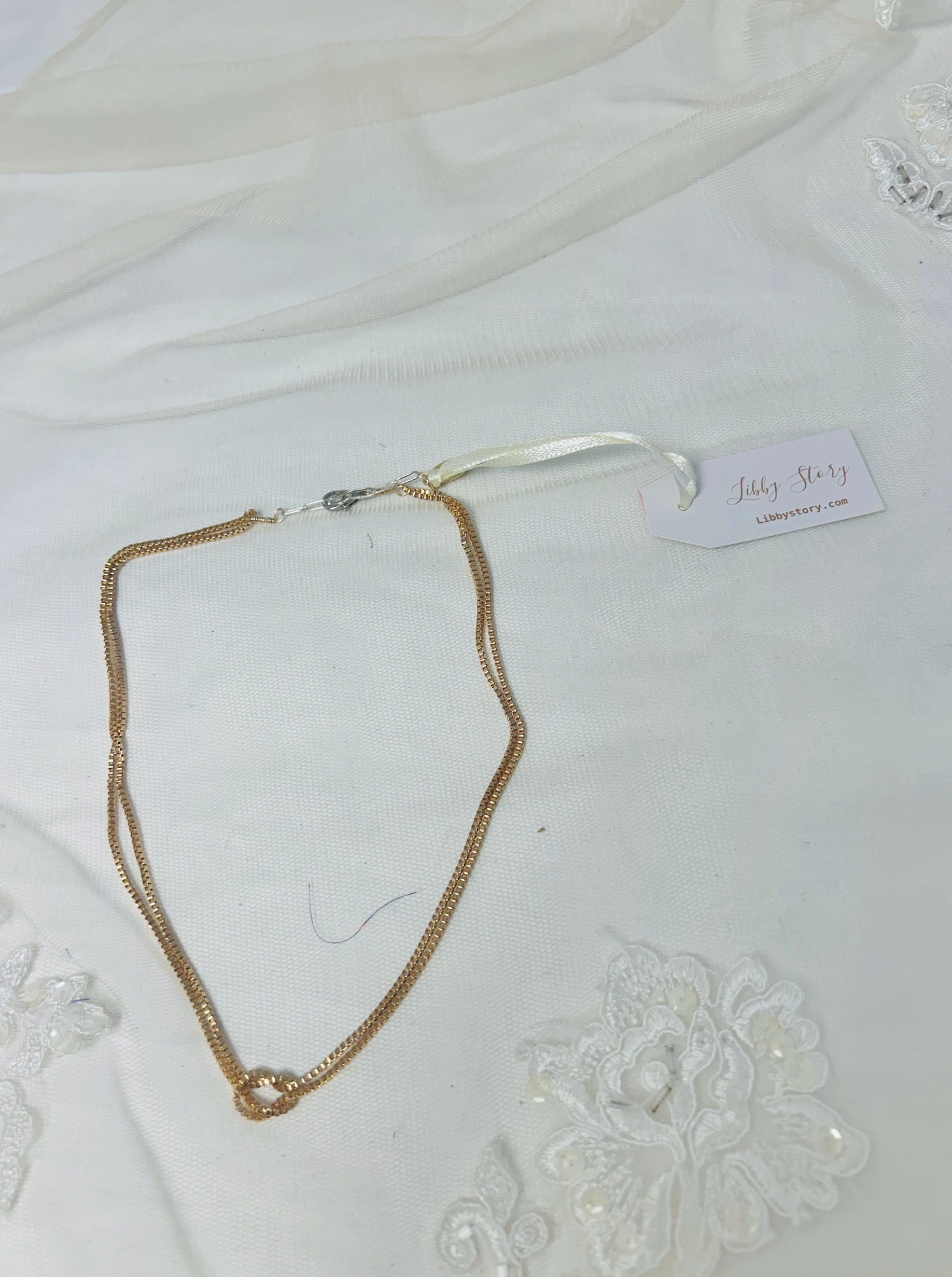 Gold Chain Loop Necklace