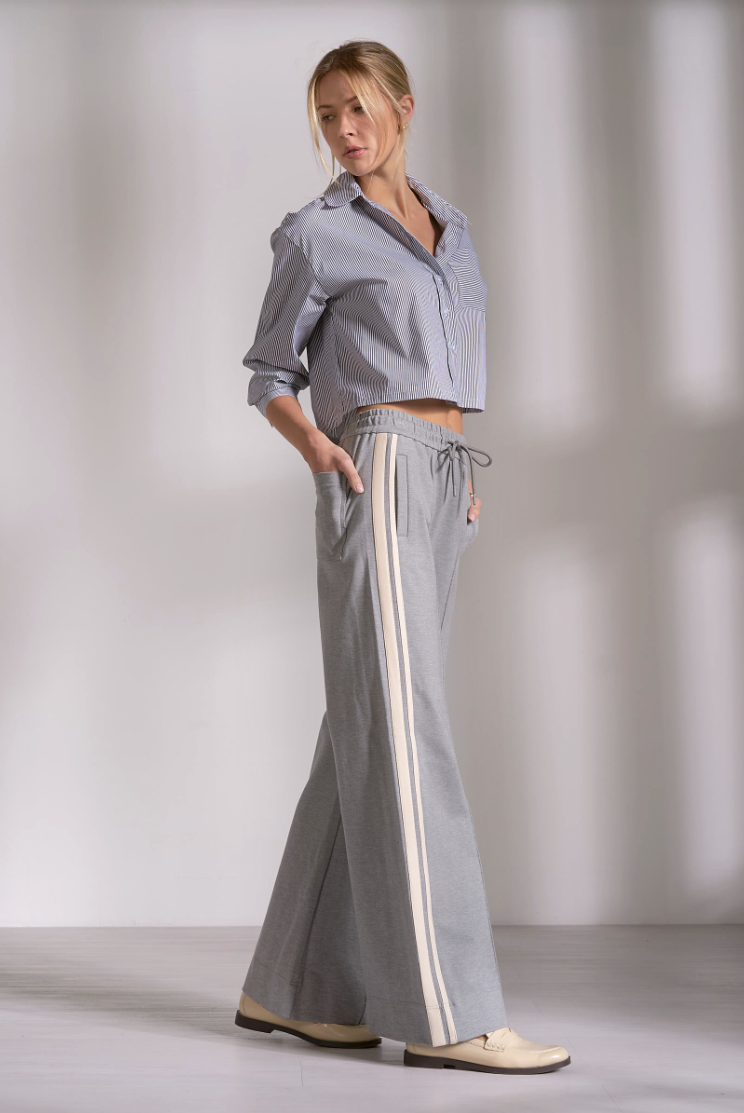 Elan Collared Crop Button Down Top