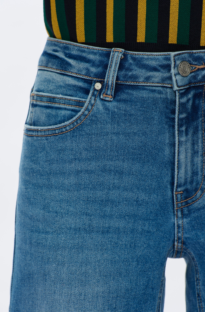Mid Rise Barrel Leg Jeans