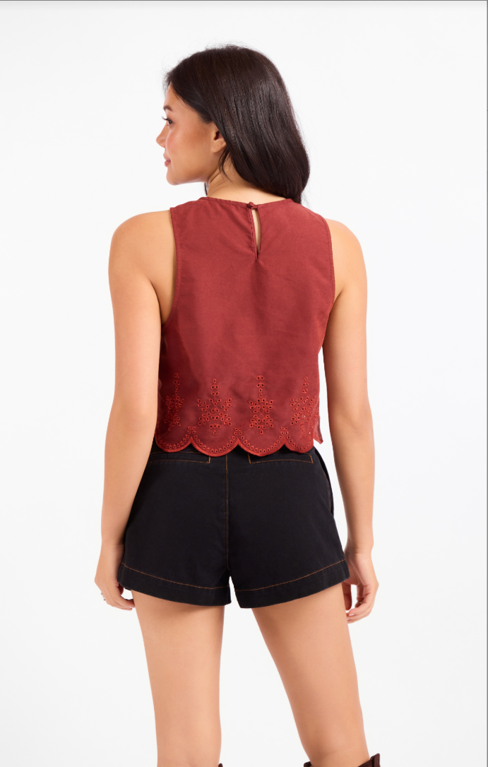 Sadie & Sage Tea Garden Scallop Hem Top