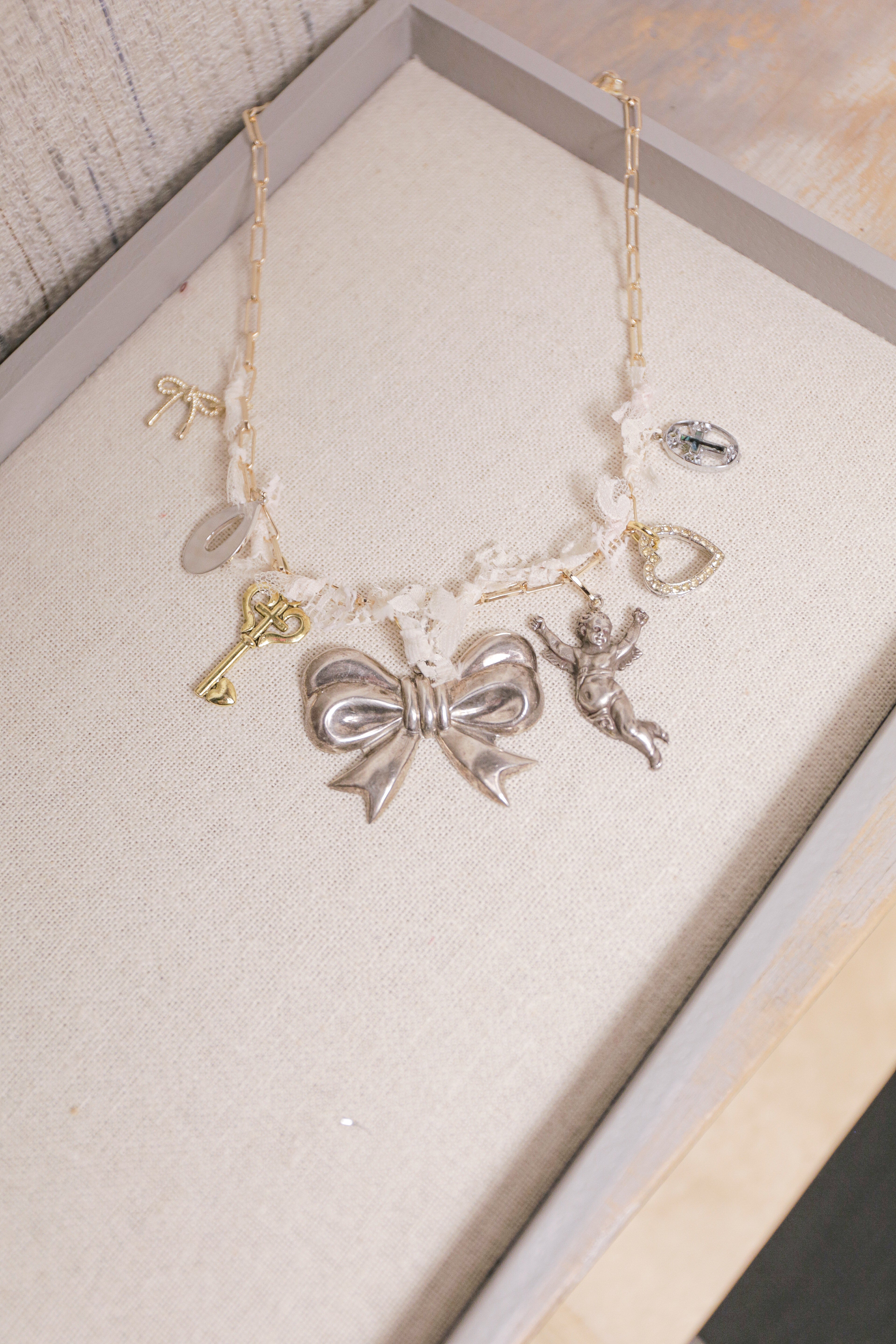 18kt Gold Vintage Bows and Lace Necklace | One-of-a-Kind