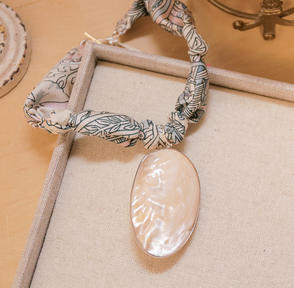 Seaside Natural Shell Pendant Fabric Necklace
