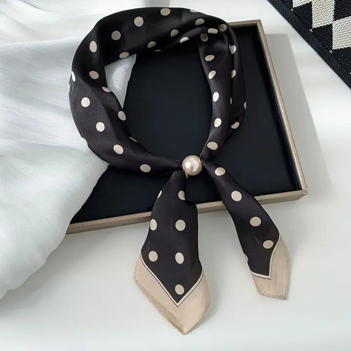 Elegant Printed Pearl Magnetic Clasp Scarf