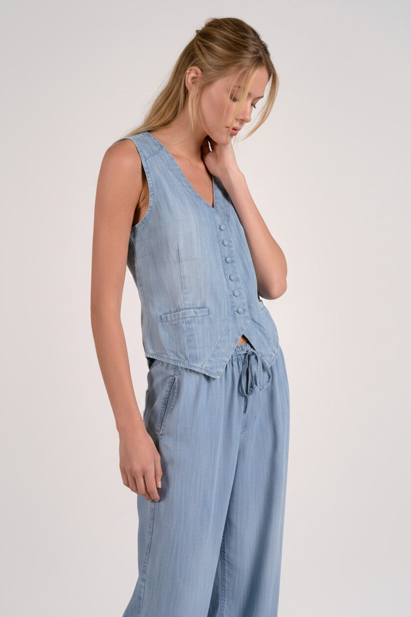 [AI-GEN] Elan Chambray Button Vest