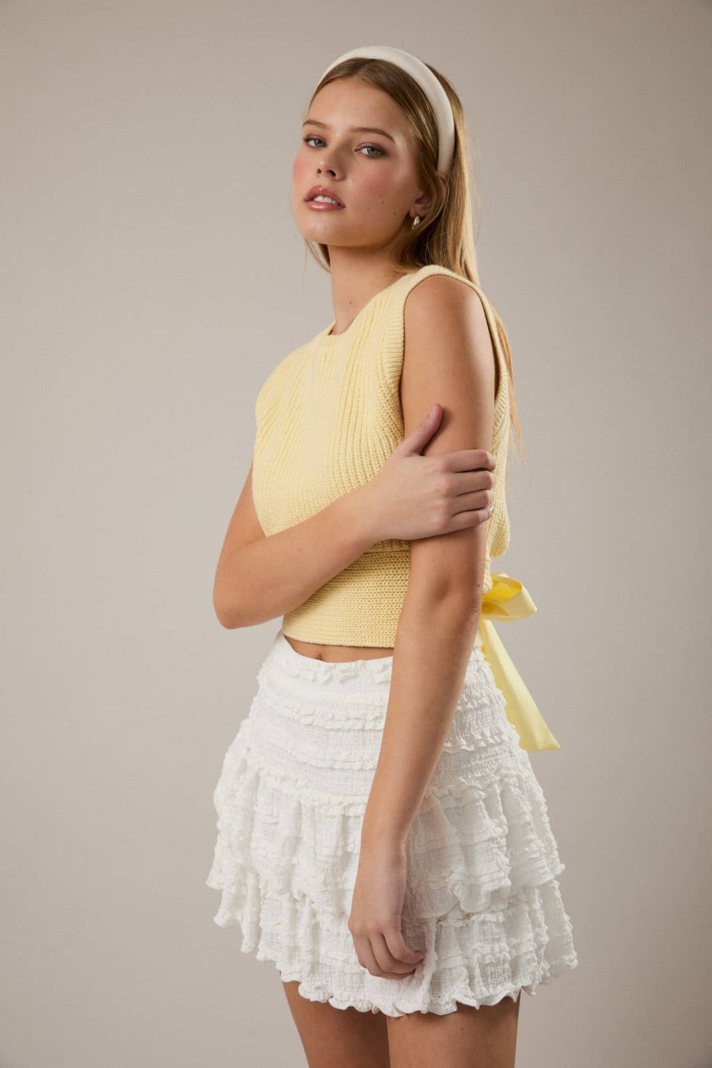 BACK BOW DETAIL SLEEVELESS SWEATER TOP