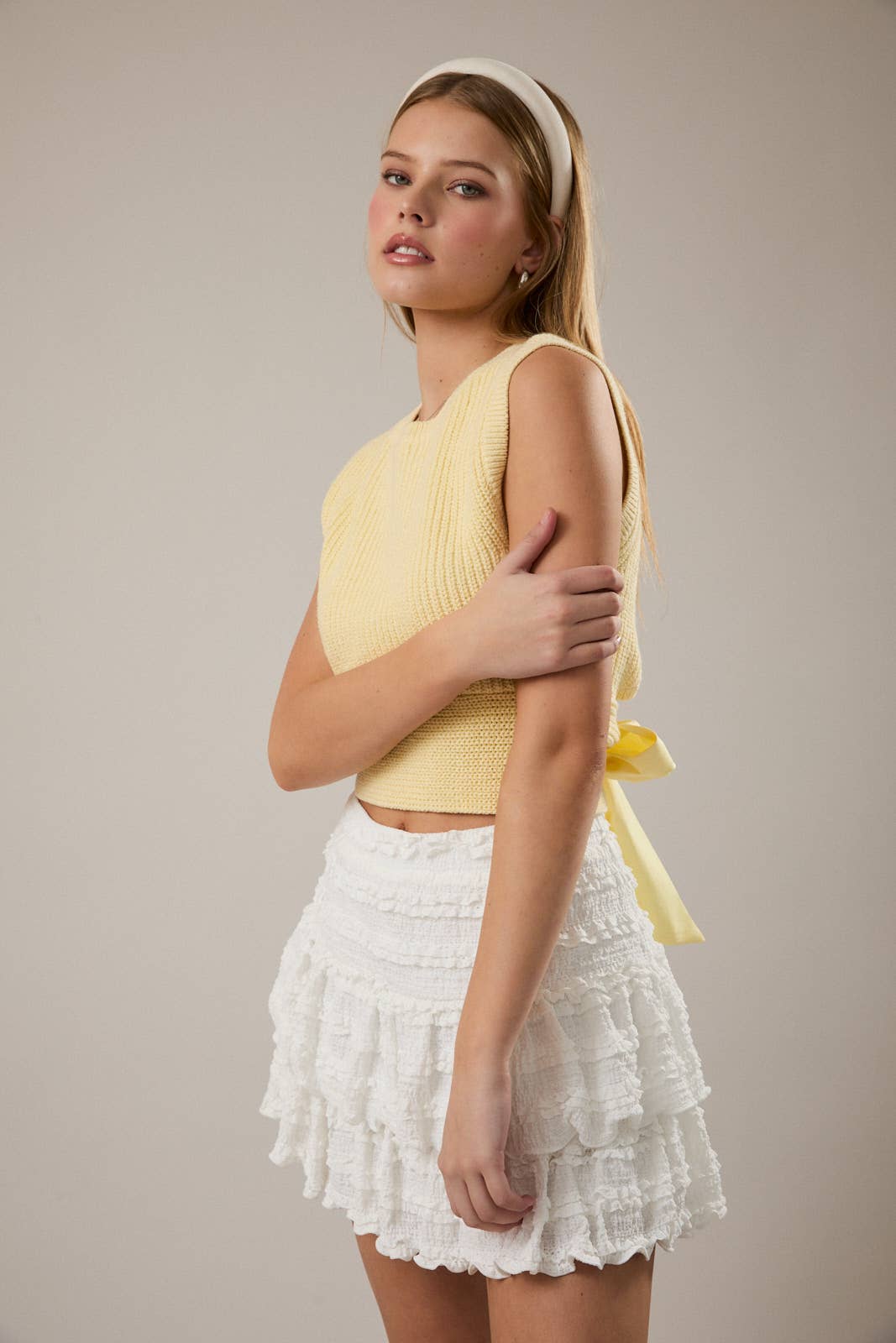 BACK BOW DETAIL SLEEVELESS SWEATER TOP