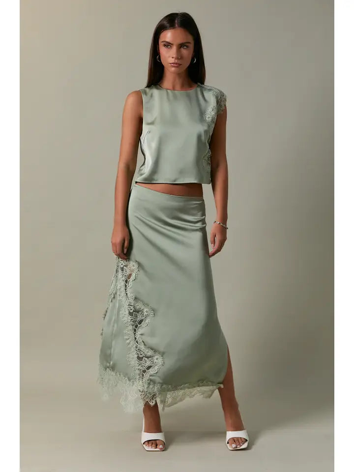 Sleeveless High Neck Lace Trim Crop Top