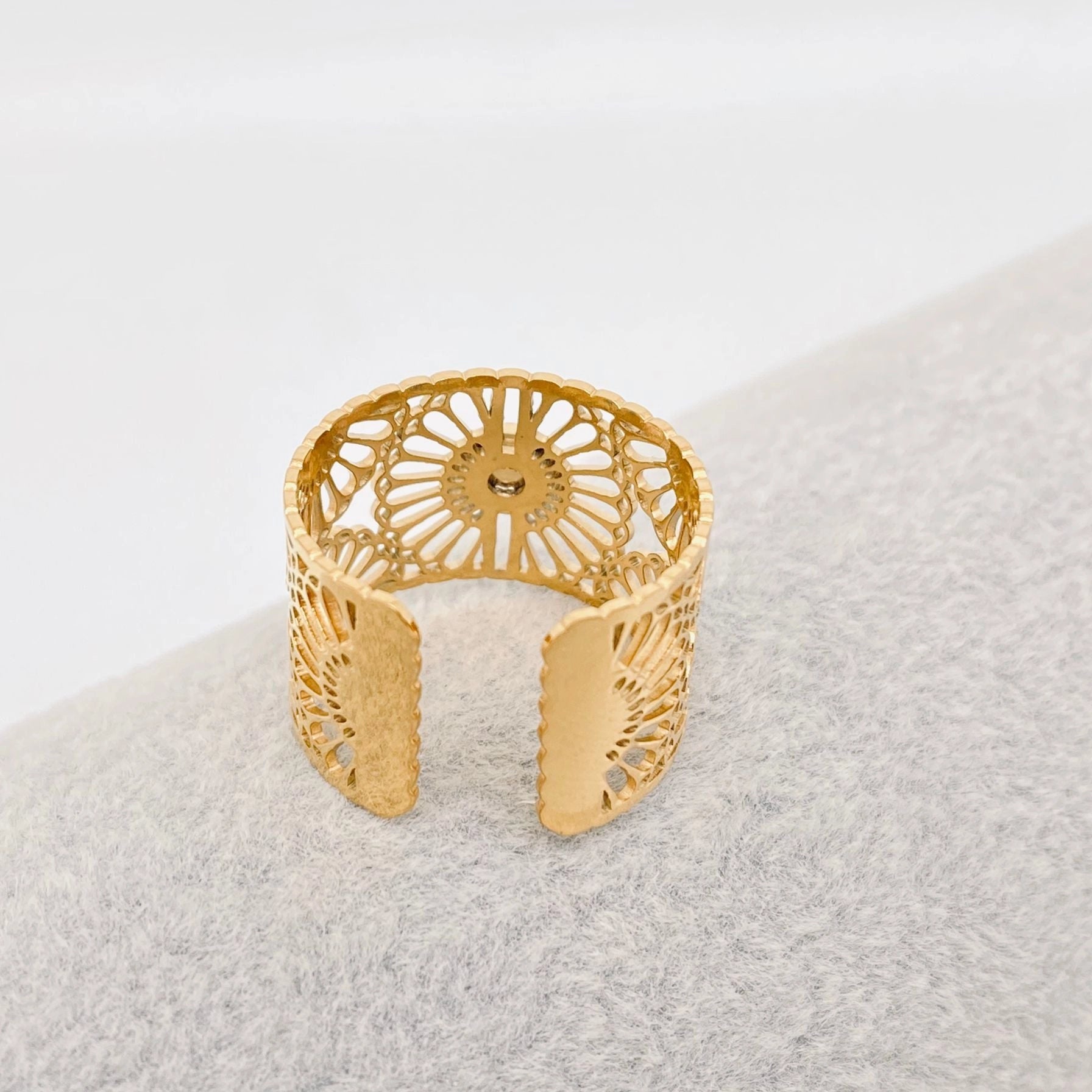 Shell Hollow Flower 14K Gold Plated Ring