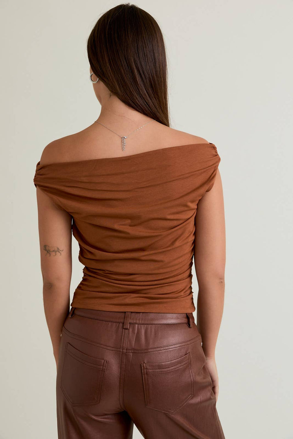 OFF THE SHOULDER TOP WITH RUCHING