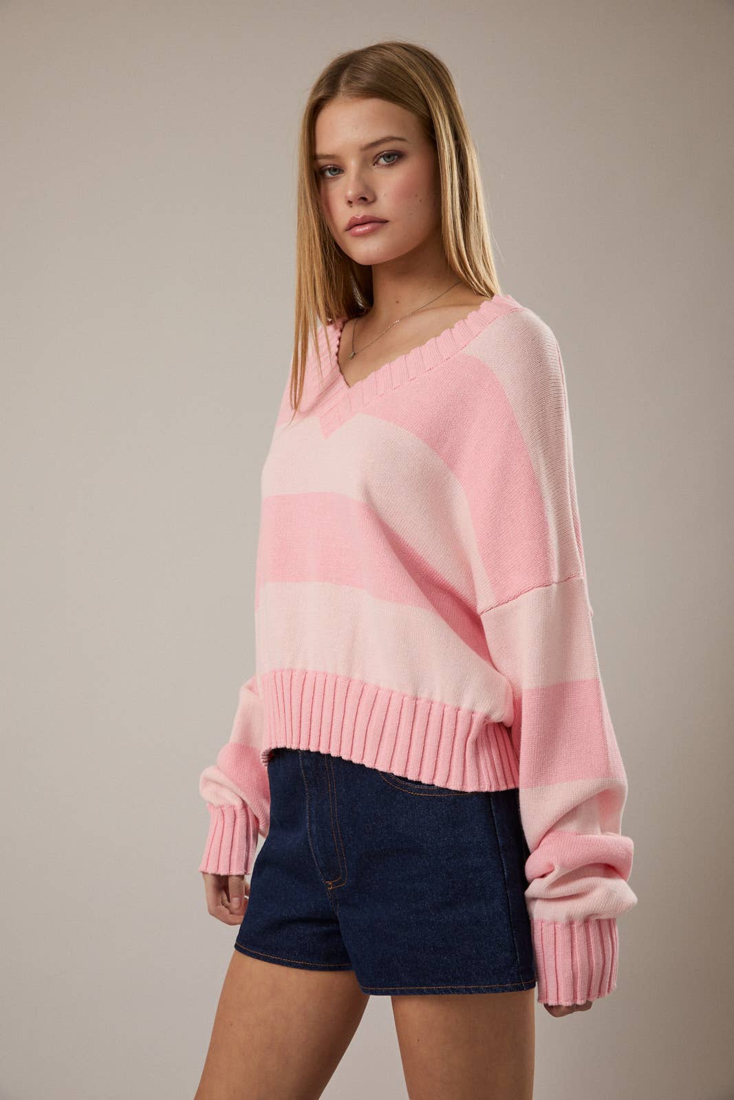 LONG SLEEVE V-NECK STRIPE CROP SWEATER
